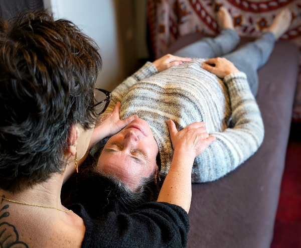 Bienfaits de la fasciathérapie : réduction du stress, soulagement des douleurs, libération des tensions – accompagnement psychocorporel à Précy-sur-Oise